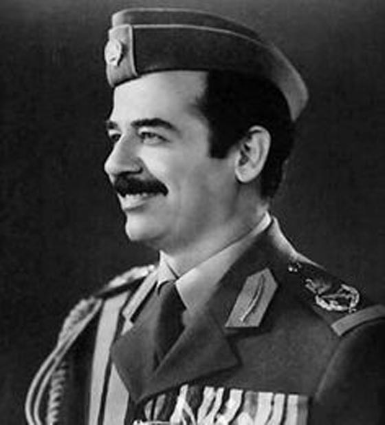 صورة نادرة: صدام حسين يمازح زوجته ساجدة بمسدس في الرأس! صورة رقم 6