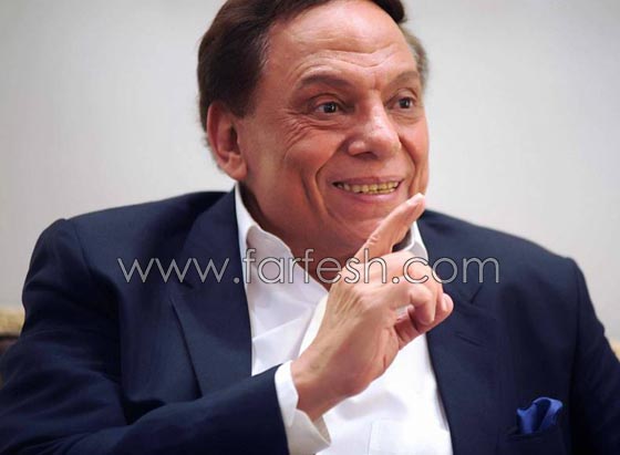 صورة عادل امام مع أحفاده تكشف الشبه الكبير بينهم صورة رقم 8