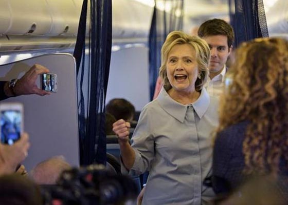 نوبة سعال وتقرير طبي محرج لا تأبه بهما كلينتون وتؤكد ان صحتها جيدة صورة رقم 3