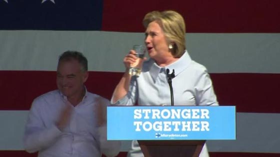 نوبة سعال وتقرير طبي محرج لا تأبه بهما كلينتون وتؤكد ان صحتها جيدة صورة رقم 6