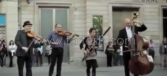 مجموعة عازفين تتحف المارة بسيمفونية رائعة من اجل البهجة  صورة رقم 1
