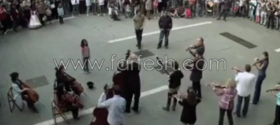 مجموعة عازفين تتحف المارة بسيمفونية رائعة من اجل البهجة  صورة رقم 8
