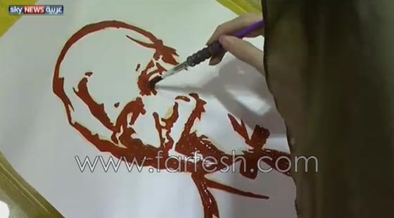 غرائب الفنانين: طالبة مصرية تبدع برسم لوحاتها ثم تأكلها! صورة رقم 3