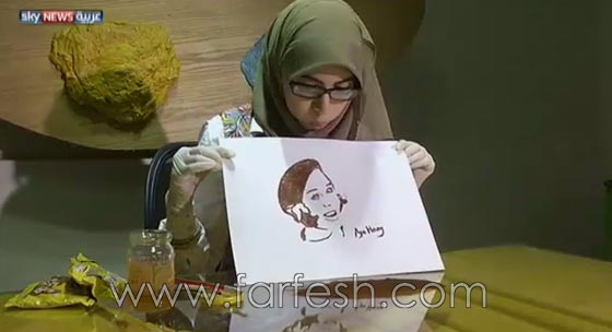 غرائب الفنانين: طالبة مصرية تبدع برسم لوحاتها ثم تأكلها! صورة رقم 6