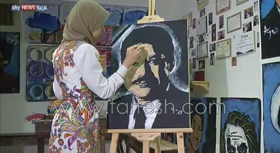 غرائب الفنانين: طالبة مصرية تبدع برسم لوحاتها ثم تأكلها! صورة رقم 8