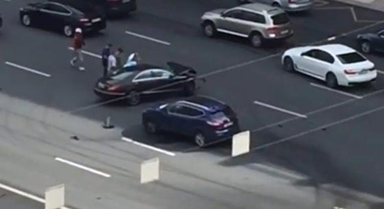 فيديو: تحطم سيارة الرئيس الروسي في حادث تصادم مروّع صورة رقم 6