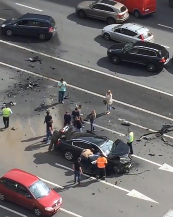 فيديو: تحطم سيارة الرئيس الروسي في حادث تصادم مروّع صورة رقم 4