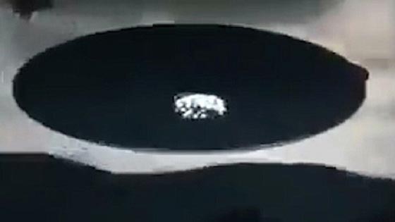 فيديو مذهل: جسم غريب كسفينة فضاء ضخمة  في سماء ماليزيا صورة رقم 1