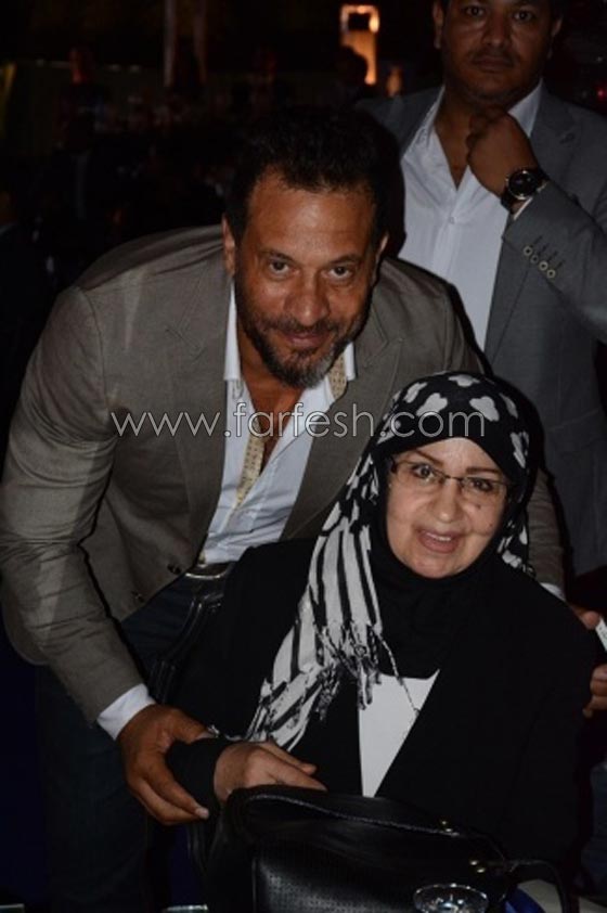 صور بسمة بوسيل مع والدة تامر حسني في (العين السخنة) صورة رقم 14