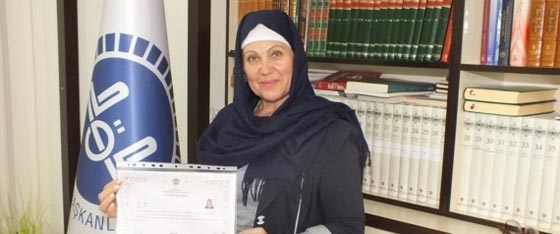  سائحة روسية اعتنقت الإسلام في تركيا وغيرت اسمها الى عائشة صورة رقم 1