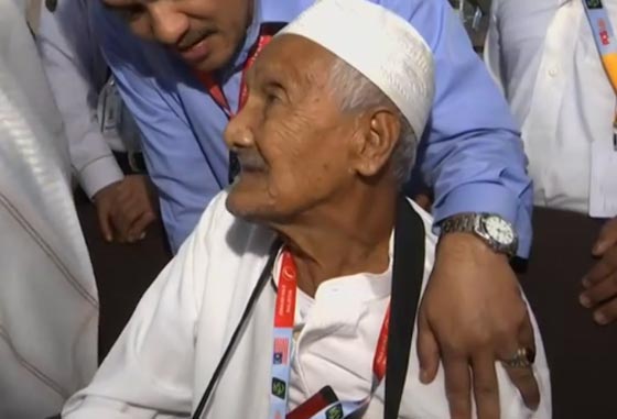  فيديو: أكبر حاج ماليزي يحقق حلمه أخيرا باداء فريضة الحج صورة رقم 3