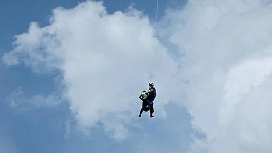 ارسال طائرة لانقاذ 110عالقين في تلفريك على ارتفاع 3000 متر صورة رقم 6