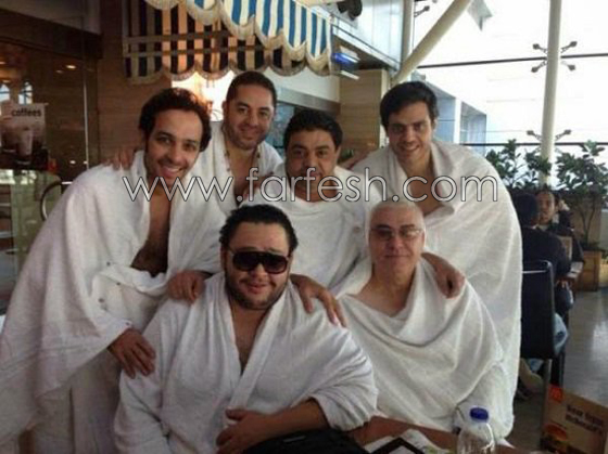 صور فنانين بملابس الاحرام: من ام كلثوم والعندليب الى سعد لمجرد وغادة عادل صورة رقم 16