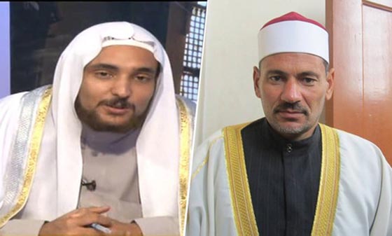 فيديو مثير.. داعية اسلامي يرفع حذءه في وجه خطيب ويهدده بالضرب صورة رقم 1