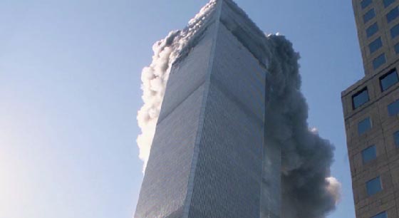  الرجل الغامض الهابط على راسه يصبح ايقونة هجمات 11 سبتمبر صورة رقم 1