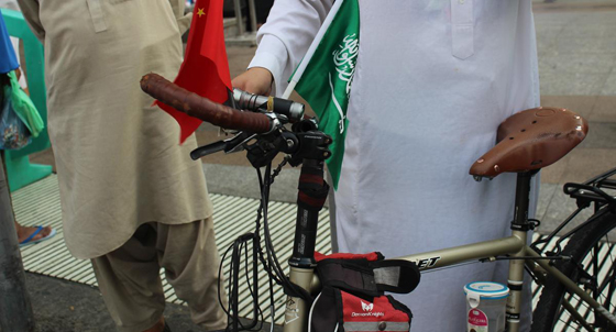  صيني يقطع مسافة 8 آلاف كم بدراجة هوائية للوصول الى الحج صورة رقم 2