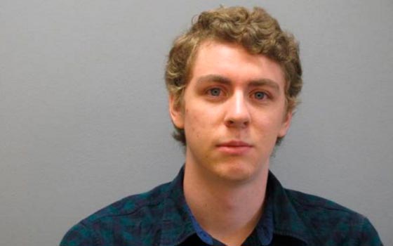 تظاهرة امام منزل مغتصب فتاة غادر السجن بعد 3 اشهر صورة رقم 1