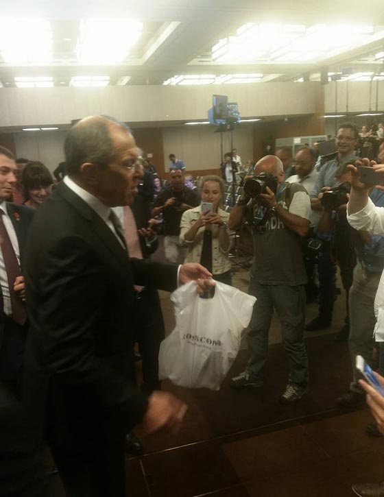  البيتزا على حساب كيري والفودكا على لافروف وهنيئا للصحفيين! صورة رقم 3