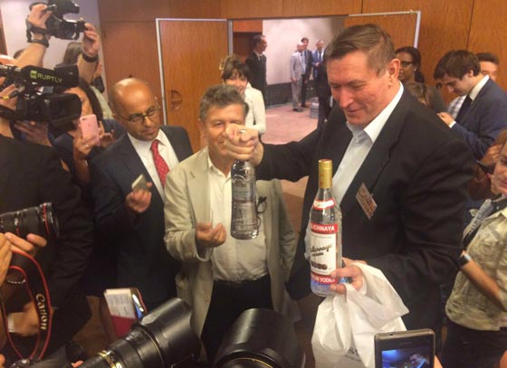  البيتزا على حساب كيري والفودكا على لافروف وهنيئا للصحفيين! صورة رقم 4