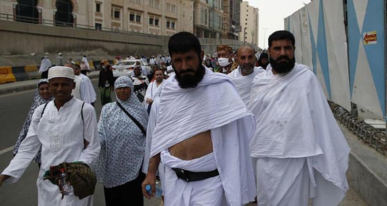 مئات آلاف الحجاج يتجمعون في منى بيوم التروية قبل صعود عرفات صورة رقم 1