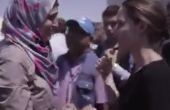 أنجلينا جولي: اللاجئون السوريين لا يريدون مساعدات فقط بل حلا سياسيا! صورة رقم 4