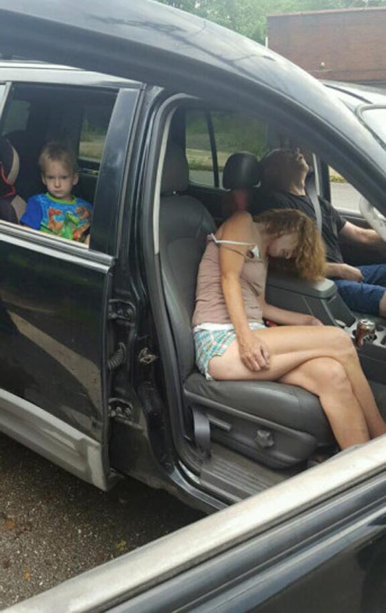 الطفل المصدوم ينتقل لحضانة خالته وخاله بعد سجن جدته المدمنة صورة رقم 3 الطفل المصدوم ينتقل لحضانة خالته وخاله بعد سجن جدته المدمنة صورة رقم 3