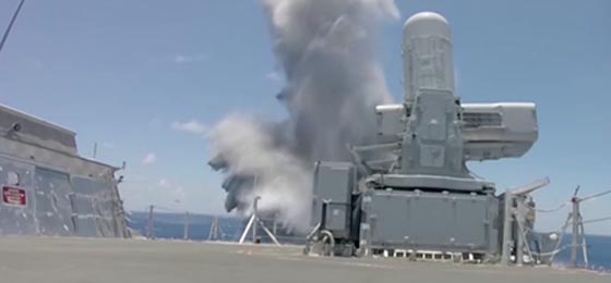  فيديو مدمرة أمريكية تصمد ضد 4.5 طن من المتفجرات صورة رقم 1