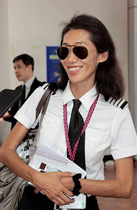 فيديو أول امرأة صينية تدور حول العالم في طائرتها الصغيرة صورة رقم 6