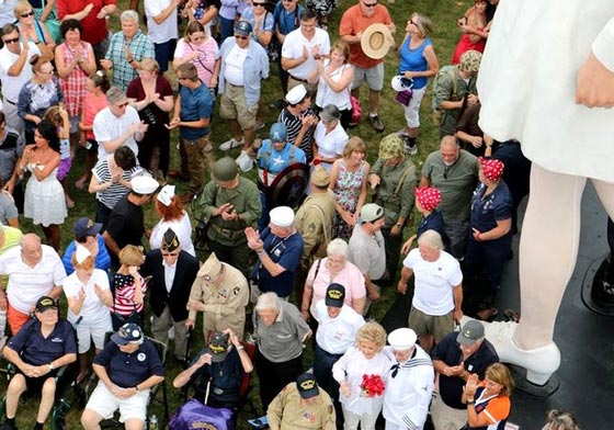   وفاة صاحبة اشهر قبلة خلدتها صورة في الحرب العالمية الثانية صورة رقم 15