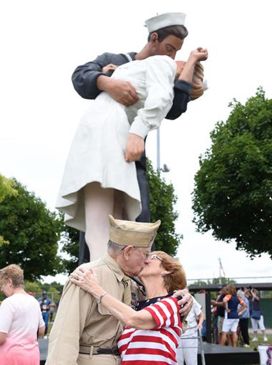   وفاة صاحبة اشهر قبلة خلدتها صورة في الحرب العالمية الثانية صورة رقم 16