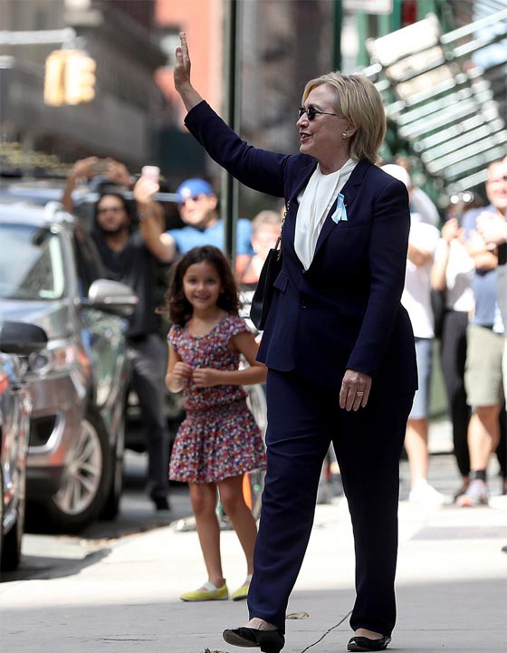 فيديو كلينتون تترنح وتكاد تسقط  يثير مزيدا من الشكوك حولها صورة رقم 7