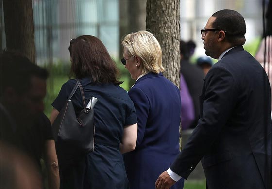 فيديو كلينتون تترنح وتكاد تسقط  يثير مزيدا من الشكوك حولها صورة رقم 11