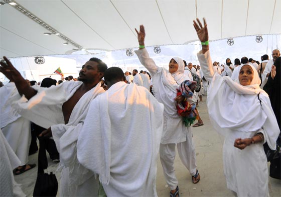  في أول أيام الأضحى: طلائع الحجاج تصل الى منى لرمي الجمرات  صورة رقم 3