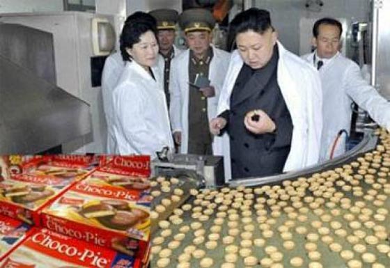 تصرفات طريفة وغريبة لزعيم كوريا الشمالية كيم جون أون صورة رقم 11 تصرفات طريفة وغريبة لزعيم كوريا الشمالية كيم جون أون صورة رقم 11