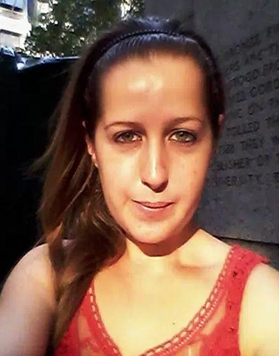  أمريكية تهاجم مسلمتين محاولة نزع حجابهما وتضربهما على راسهما صورة رقم 3