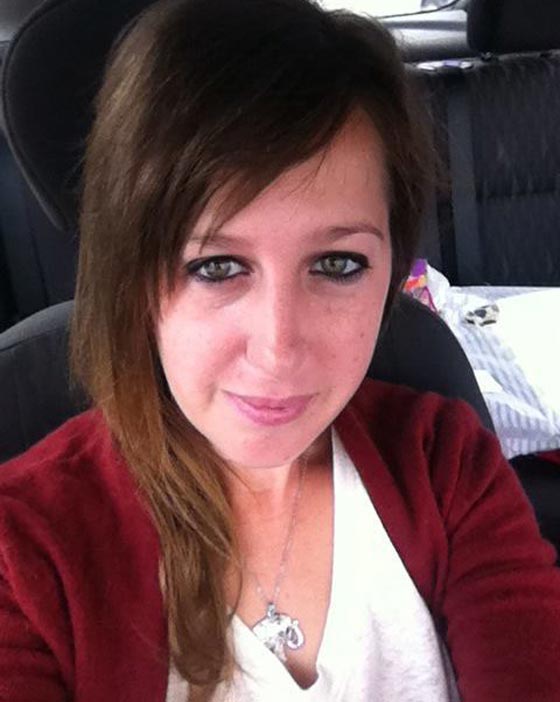  أمريكية تهاجم مسلمتين محاولة نزع حجابهما وتضربهما على راسهما صورة رقم 4