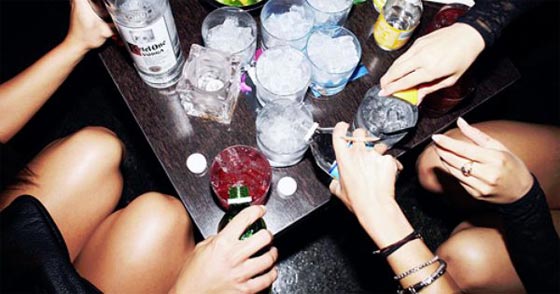 اليونان: كحول مغشوش يصيب سائحة بالعمى ومخدرات القنبلة للشباب! صورة رقم 3 اليونان: كحول مغشوش يصيب سائحة بالعمى ومخدرات القنبلة للشباب! صورة رقم 3