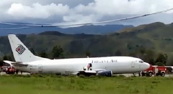 فيديو : انزلاق طائرة شحن اندنوسية محملة بالوقود أثناء هبوطها صورة رقم 1