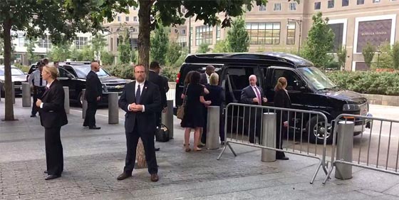 مذيع امريكي يعلن عن طريق الخطأ وفاة هيلاري كلينتون! صورة رقم 1