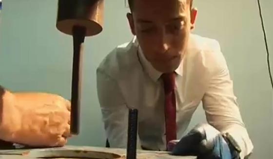 طالب مصري يخترع سترة خفيفة واقية من الرصاص صورة رقم 1