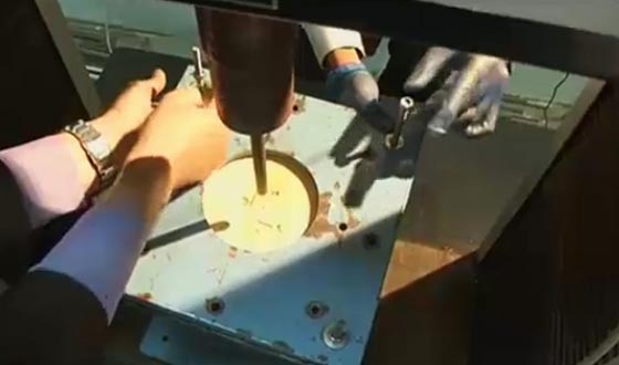 طالب مصري يخترع سترة خفيفة واقية من الرصاص صورة رقم 2