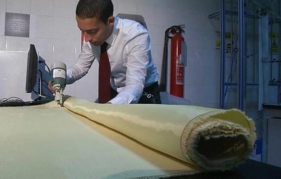 طالب مصري يخترع سترة خفيفة واقية من الرصاص صورة رقم 3