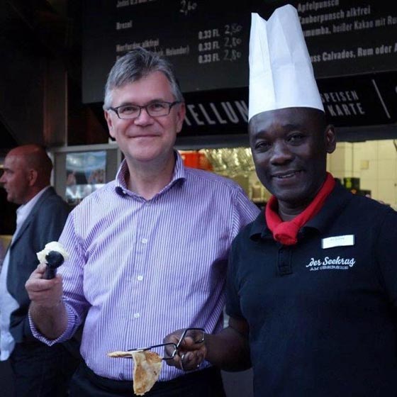 صاحب مطعم الماني يطرد منتقبة ويفجّر جدلا بين مؤيد له ومعارض صورة رقم 1