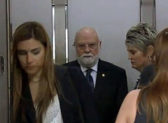 طبيب يلقح 70 امرأة بحيواناته المنوية في فضيحة هزت المجتمع الامريكي صورة رقم 5 طبيب يلقح 70 امرأة بحيواناته المنوية في فضيحة هزت المجتمع الامريكي صورة رقم 5