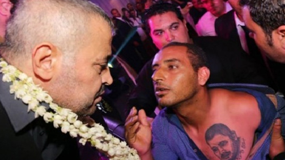  تعرّف على معجبين مهووسين يلاحقون المشاهير ويحوّلون حياتهم إلى كابوس!  صورة رقم 6