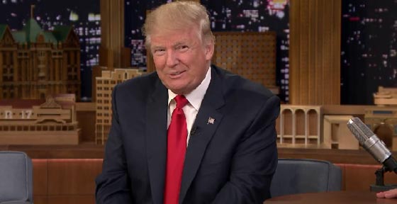 مذيع يعبث بشعر دونالد ترامب للتاكد من انه ليس مستعارا.. فيديو صورة رقم 2 مذيع يعبث بشعر دونالد ترامب للتاكد من انه ليس مستعارا.. فيديو صورة رقم 2