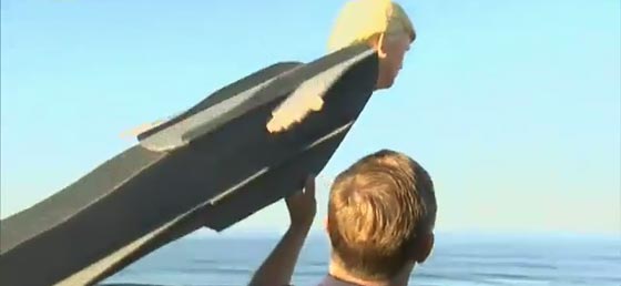 ترامب وكلينتون يحلقان في الجو فوق شاطئ بكاليفورنيا صورة رقم 2 ترامب وكلينتون يحلقان في الجو فوق شاطئ بكاليفورنيا صورة رقم 2