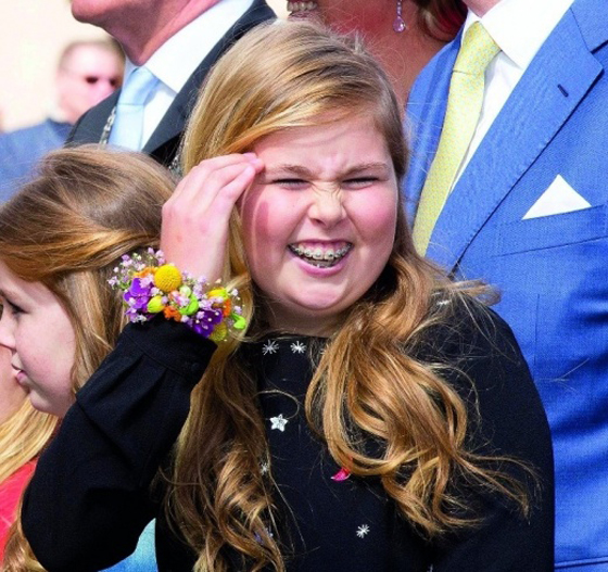 الضحك يسيطر على ملوك ورؤساء واميرات العالم صورة رقم 3