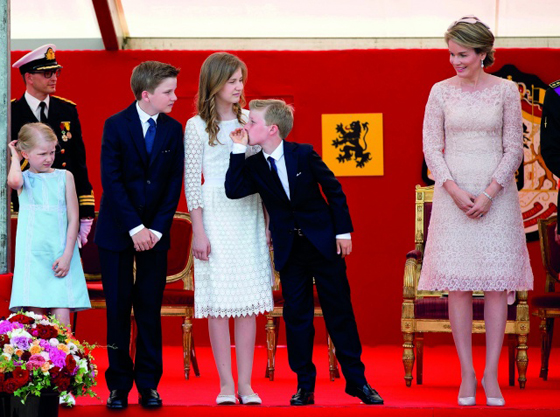 الضحك يسيطر على ملوك ورؤساء واميرات العالم صورة رقم 5