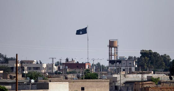 لعنة الرايات والأعلام تجتاح سوريا.. وليس لرائحة النصر راية! صورة رقم 7 لعنة الرايات والأعلام تجتاح سوريا.. وليس لرائحة النصر راية! صورة رقم 7